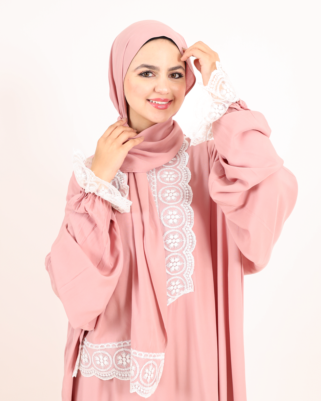 Cashmere Lace Embroidered Essdal